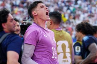 Πουλούσε τις φανέλες και τα παπούτσια του για να ταΐσει το παιδί του: Η απίστευτη ιστορία του ήρωα της Παραγουάης