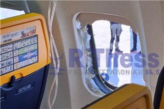 Ryanair: Συγκλονίζει η σύζυγος του επιβάτη που βρέθηκε έξω από σπασμένο παράθυρο του αεροπλάνου