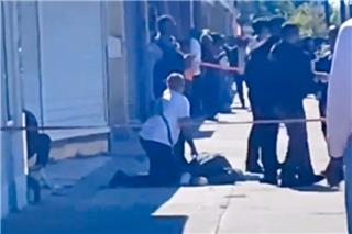 Σικάγο: Νεκρή 7χρονη από επίθεση με μαχαίρι στο πεζοδρόμιο - Περαστικοί έπιασαν την ύποπτη
