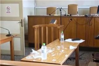 Φωτιστικό έπεσε πάνω σε δικηγόρο κατά τη διάρκεια της δίκης στη Νάουσα