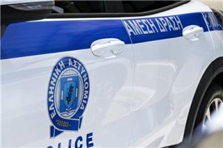 Θεσσαλονίκη: Αυτοκίνητο πήρε φωτιά σε ώρα καταδίωξης κι ο οδηγός αρνούνταν να βγει