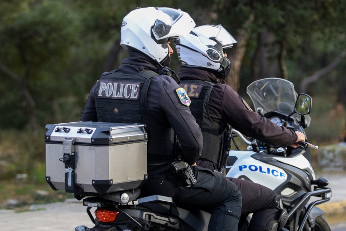 Επίθεση 80 Ρομά σε αστυνομικούς στα Ανω Λιόσια, τραυματίστηκε άνδρας της ΔΙΑΣ από δάγκωμα και πέτρες - Ο αστυνομικός μεταφέρθηκε στο 401 Στρατιωτικό Νοσοκομείο - Εχουν γίνει τρεις προαγωγές