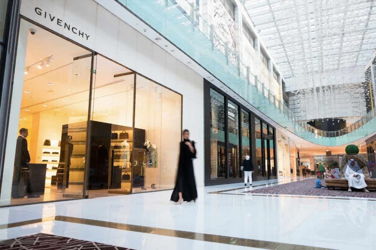 Ο πόλεμος παγώνει τη μόδα: Διεθνή brands κλείνουν καταστήματα στη Μέση Ανατολή