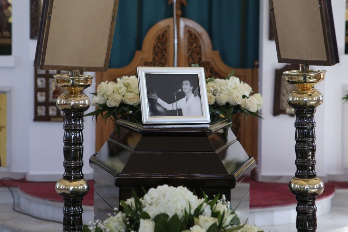 Κηδεία Γιώργου Μαρίνου: Το τελευταίο αντίο στον πρώτο σόουμαν της Ελλάδας