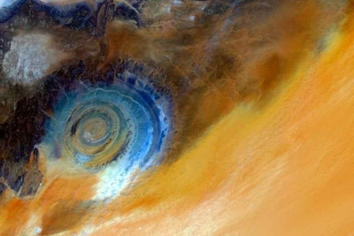 Η NASA εντόπισε γιγαντιαίο «μάτι» 40 χιλιομέτρων στη Σαχάρα