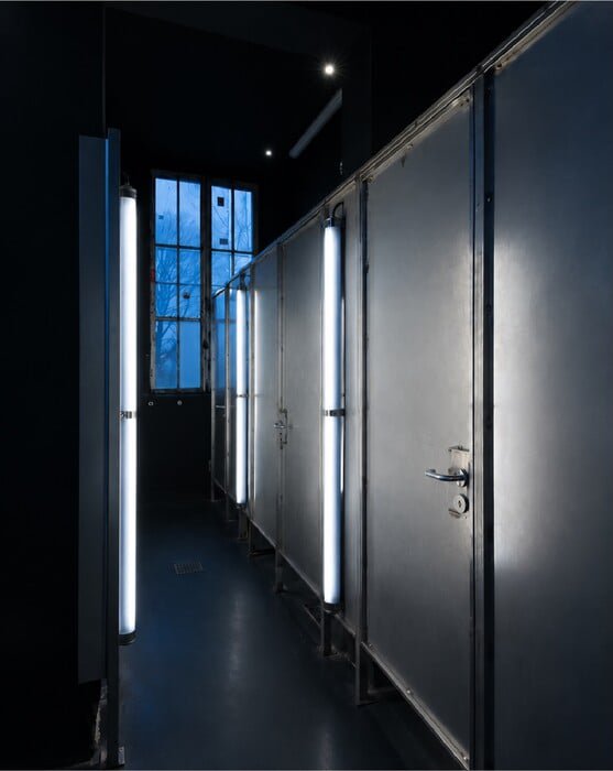 Μέσα στο Berghain: Οι σπάνιες φωτογραφίες από το κλαμπ που απαγορεύει τις φωτογραφίες