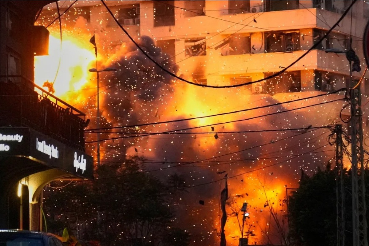 Πόλεμος στη Μέση Ανατολή: Εκατέρωθεν πυρά στον 2ο μήνα – Τραυματίες Αμερικανοί στρατιώτες στη Σαουδική Αραβία - Νεκρός και τραυματίες από ιρανικό πλήγμα στο Τελ Αβίβ, ενώ ο Ρούμπιο εκτιμά ότι οι στόχοι των ΗΠΑ θα επιτευχθούν μέσα σε δύο εβδομάδες.