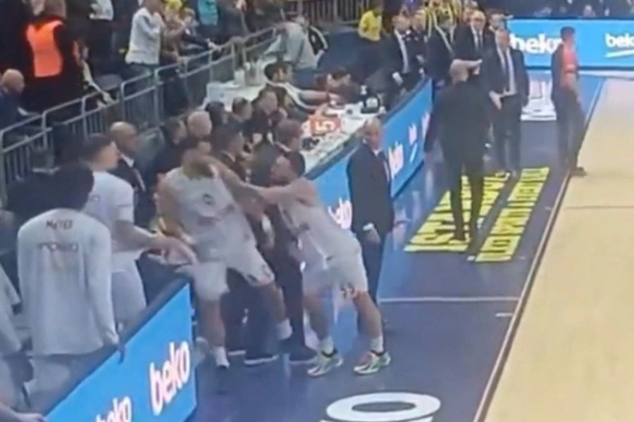 Τζέιμς και Οκόμπο πιάστηκαν στα χέρια μετά την ήττα της Μονακό από την Φενέρ, δείτε βίντεο