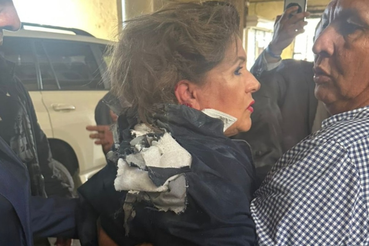 Σοκ: Πέταξαν εκρηκτικό μηχανισμό στο κεφάλι βουλευτή έξω από το Κοινοβούλιο της Ονδούρας - Δείτε το βίντεο με τον σοβαρό τραυματισμό