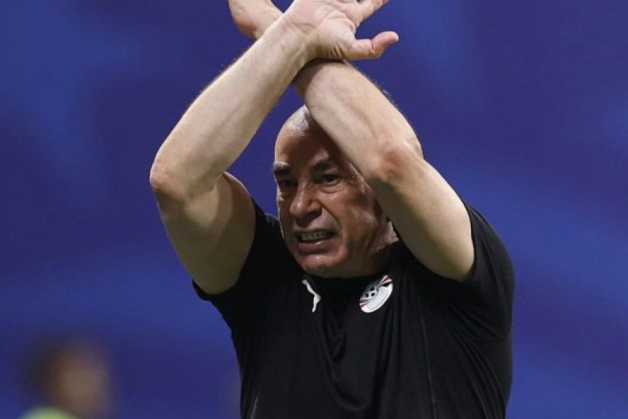 Μουντιάλ 2026: Τι σημαίνει η χειρονομία «Χ» που έκανε ο προπονητής της Αιγύπτου - Η εξήγηση πίσω από την χαρακτηριστική χειρονομία του Χοσάμ Χασάν που προκάλεσε ερωτήματα σε πολλούς φιλάθλους ανά τον κόσμο