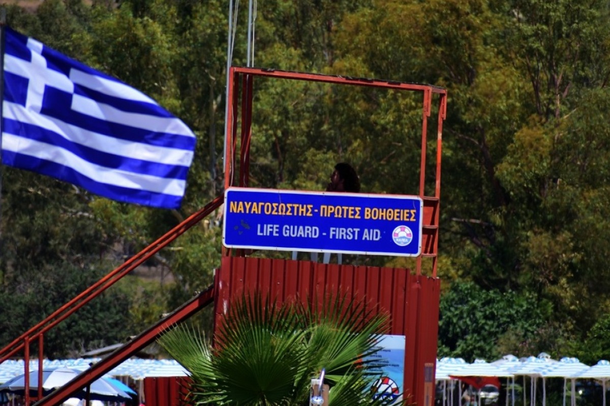 Καβάλα: Κατέρρευσαν ναυαγοσωστικοί πύργοι λόγω κακοκαιρίας, τραυματίστηκε 21χρονη ναυαγοσώστρια