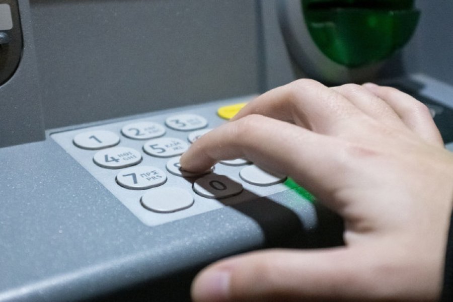 Νέα απάτη στα ΑΤΜ: Η κίνηση που πρέπει να κάνετε για να μην σας κλέψουν