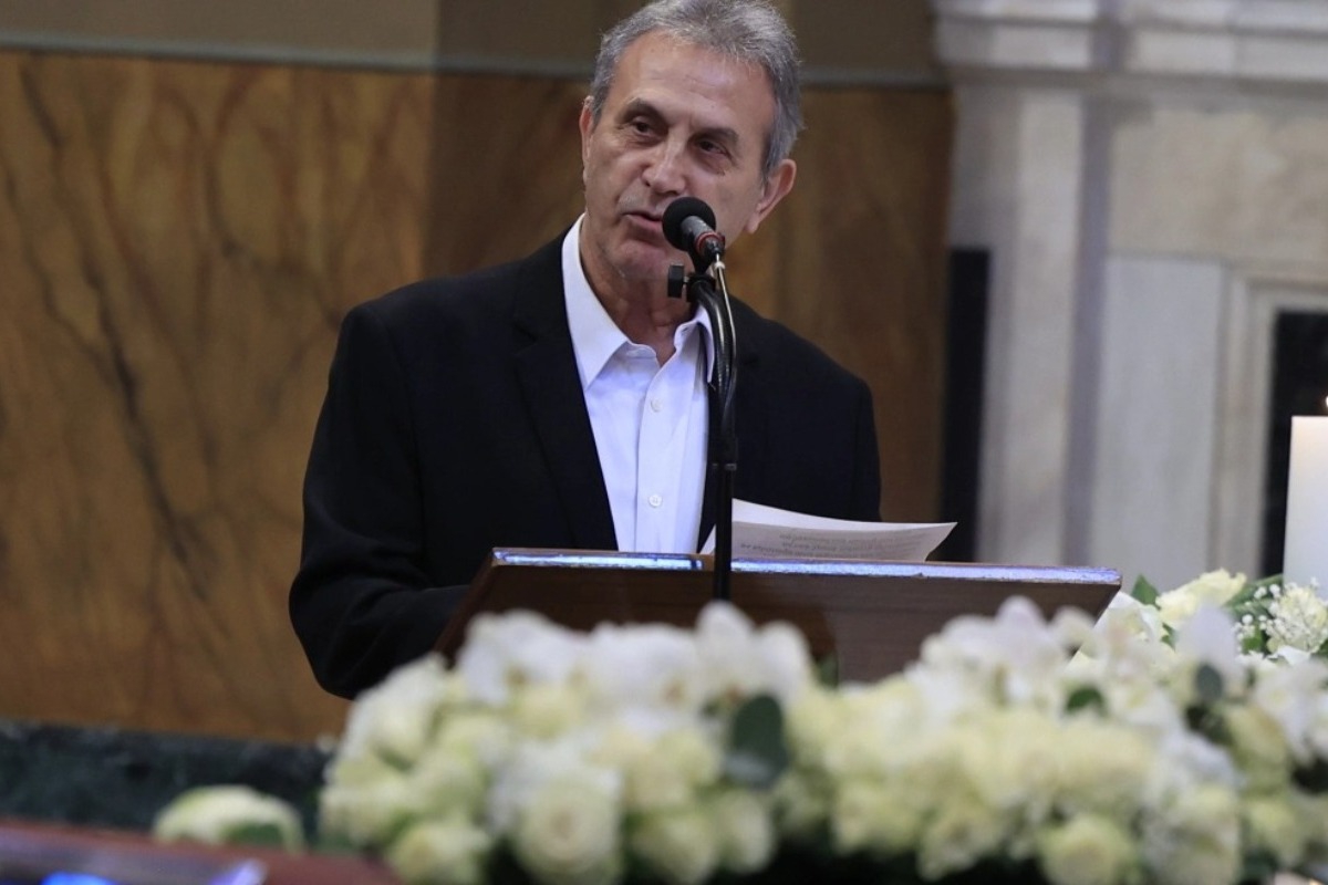 Συγκλόνισε ο Νταλάρας στον επικήδειο για τη Μαρινέλλα: «Για μένα πέθανε η δεύτερη μάνα μου»