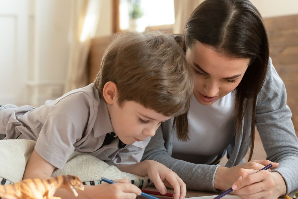 Ανοίγει η πλατφόρμα για τις «Νταντάδες της Γειτονιάς» στις 27 Απριλίου - Πώς θα κάνετε αίτηση