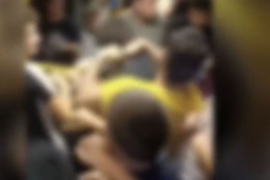 Ντοκουμέντο σε βίντεο: Σφοδρό επεισόδιο ξύλου εντός λεωφορείου στο Παγκράτι