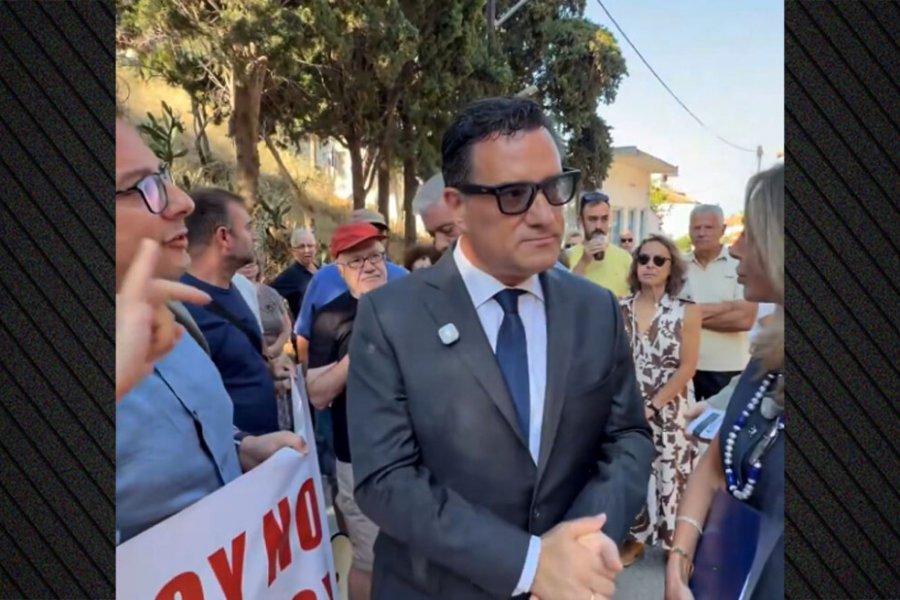 Ο Αδωνις Γεωργιάδης απαντά για τα έξυπνα γυαλιά: «Ναι, φοράω τα Meta2, κοστίζουν 600 ευρώ»