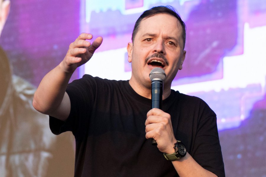 Ο Αλέξανδρος Τσουβέλας έγραψε ιστορία, γέμισε το Telekom Center με 20.000 θεατές