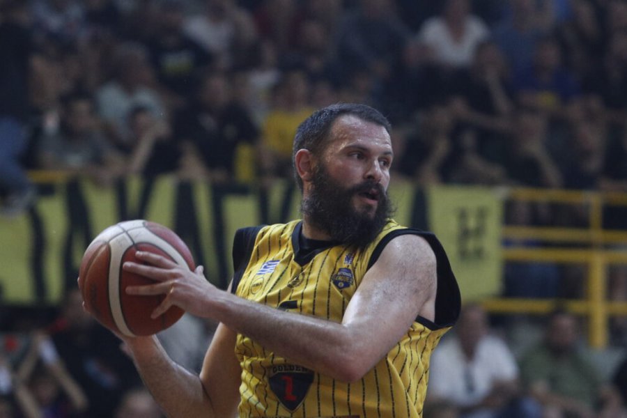 Ο Αντώνης Φώτσης συνεχίζει στον Ηλυσιακό για την 31η σεζόν της καριέρας του