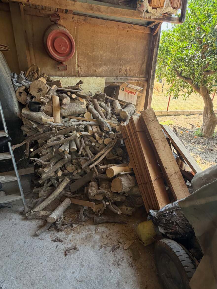 Ο Φάνης Λαμπρόπουλος κάνει διακοπές στο χωριό του στο Αίγιο και δείχνει φωτογραφίες από το σπίτι του