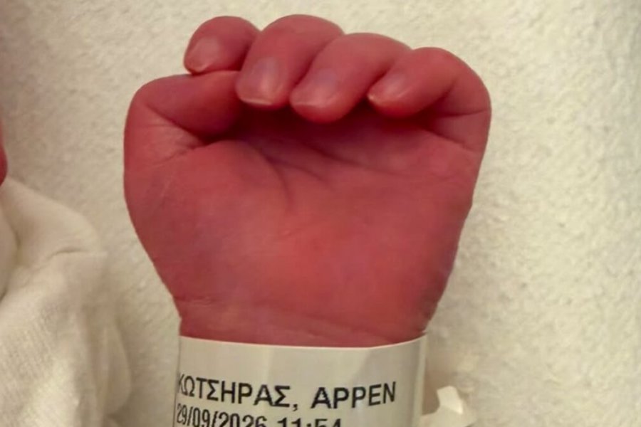 Ο Γιώργος Κώτσηρας έγινε πατέρας – Η φωτογραφία που μοιράστηκε στα social με τον νεογέννητο γιο του