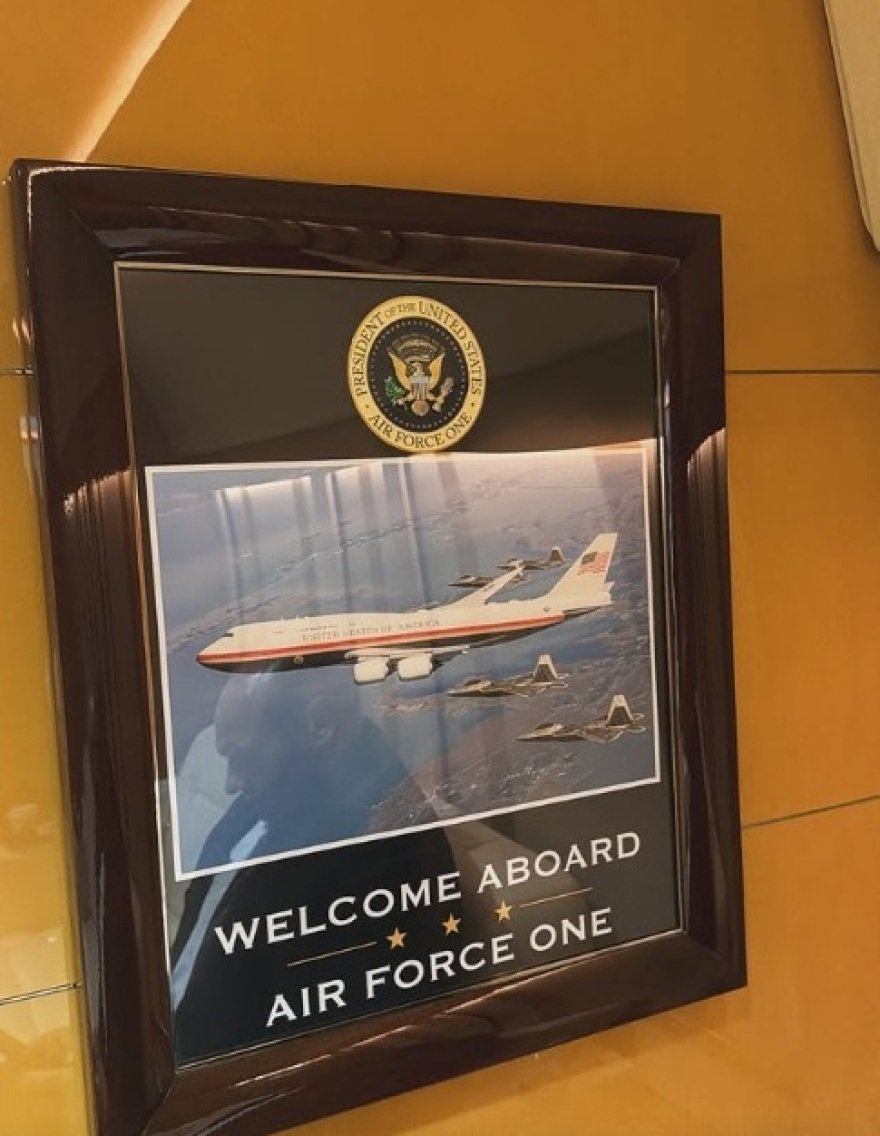 Ο Τραμπ πέταξε για πρώτη φορά με το νέο Air Force One: Οι εικόνες από το εσωτερικό του «ιπτάμενου παλατιού» των $400 εκατ.
