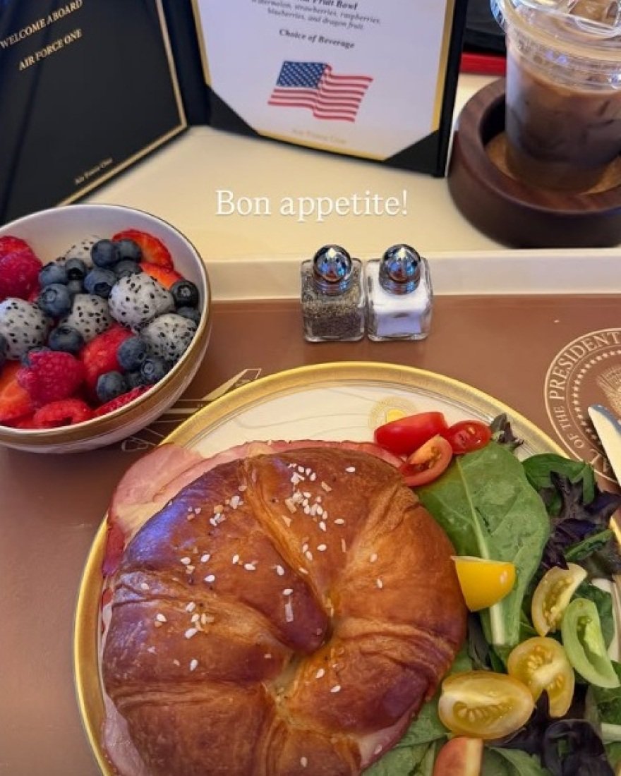Ο Τραμπ πέταξε για πρώτη φορά με το νέο Air Force One: Οι εικόνες από το εσωτερικό του «ιπτάμενου παλατιού» των $400 εκατ.