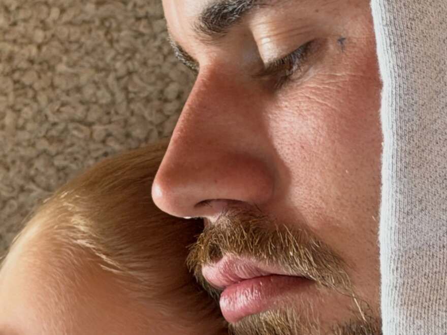 Ο Τζάστιν Μπίμπερ φίλησε στο στόμα τη Χέιλι στις κερκίδες σε αγώνα μπέιζμπολ των Los Angeles Dodgers, δείτε φωτογραφία