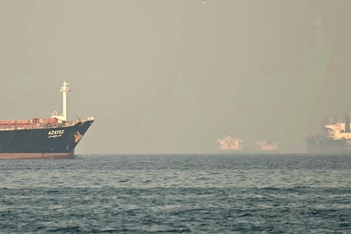 Οι Φρουροί της Επανάστασης απειλούν να μπλοκάρουν τη μεταφορά πετρελαίου μέχρι να σταματήσουν οι επιθέσεις στο Ιράν - Ο Ντόναλντ Τραμπ τόνισε πως οι ΗΠΑ θα πλήξουν το Ιράν «πολύ πιο σκληρά» εάν επιχειρηθεί αποκλεισμός των εξαγωγών