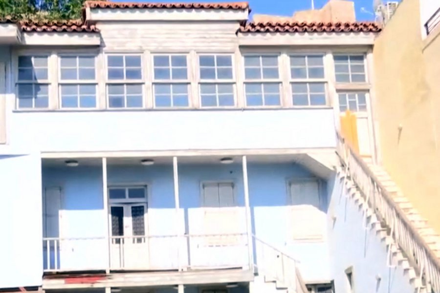 «Οικία Κοκοβίκου»: Το περίφημο σπίτι της Ελενίτσας και του Αντωνάκη στην Πλάκα, επί της οδού Τριπόδων 32