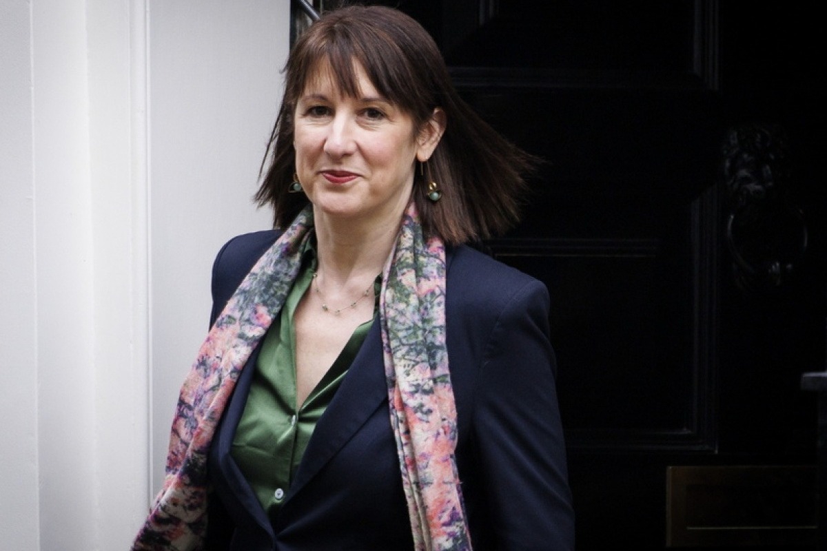 Η Βρετανίδα υπουργός Οικονομικών δηλώνει οργισμένη για την στρατηγική του Τραμπ στο Ιράν