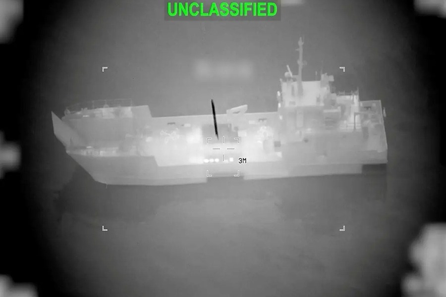 Συναγερμός για πλήγμα σε πλοίο κοντά στο Ορμούζ – Αμερικανική απάντηση