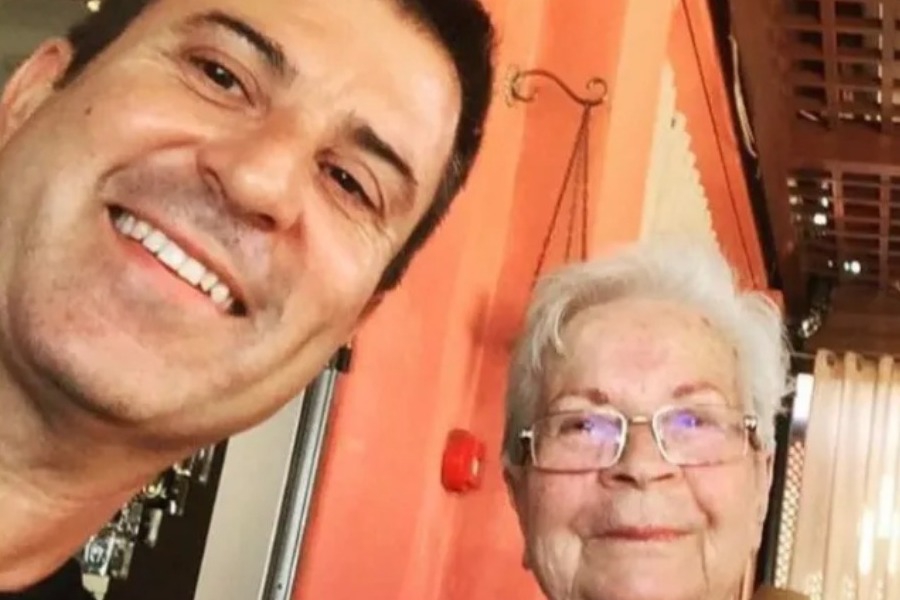 Η συγκινητική ανάρτηση του Παναγιώτη Στάθη για τον θάνατο της μητέρας του: Ήταν ο μοναδικός ήρωας που γνώρισα