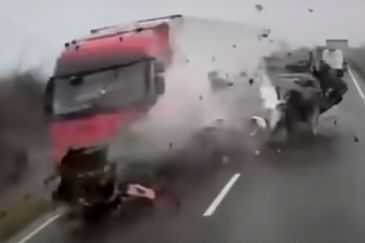 «Μπλόκαρε το τιμόνι κατά την προσπέραση», είπε τραυματίας σε γιατρό για το τρoχαίo