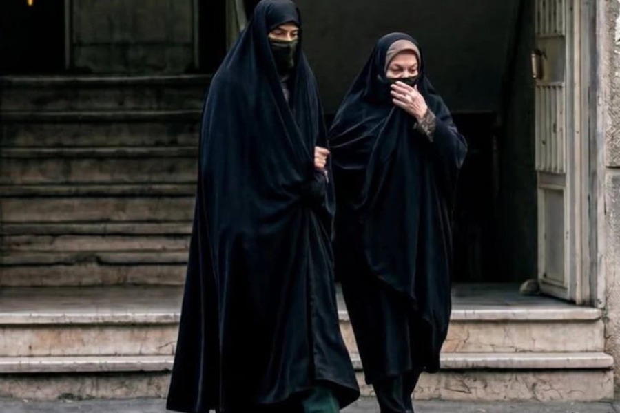 Ιρανοί παρακρατικοί ντύνονται γυναίκες για να κρυφτούν από τα ισραηλινά drone - Ιρανοί αξιωματούχοι ντύνονται με τσαντόρ και γυναικεία ρούχα για να γλιτώσουν από τα ισραηλινά drone, με τον αρχηγό της Μπασίτζ στην Τεχεράνη να κρύβε