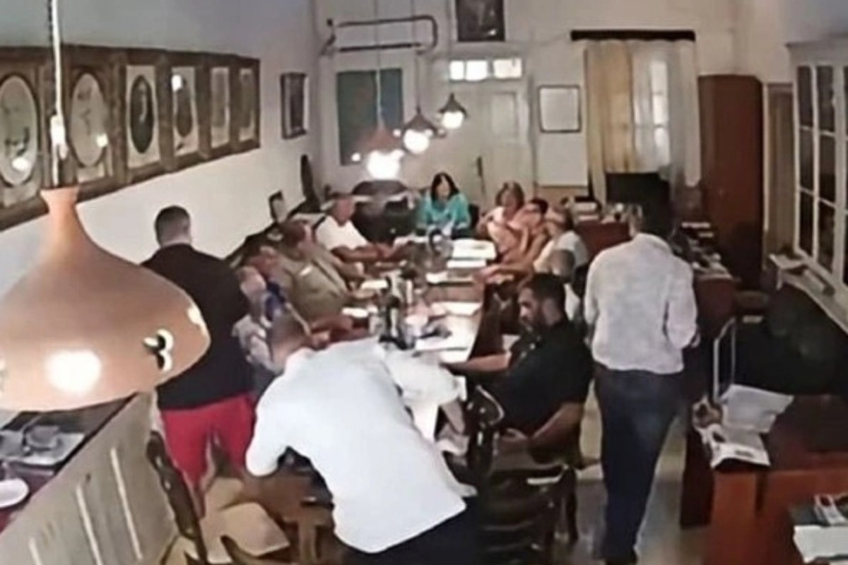 Χαμός σε Δημοτικό Συμβούλιο: «Γαβγίστε κι άλλο!» ‑ Η καταγγελία της Προέδρου για σεξισμό