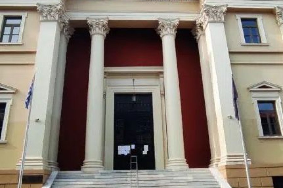 Πάτρα: Ελεύθερος με όρους ο καθηγητής για την ασέλγεια σε βάρος 14χρονης - Ο καθηγητής κατηγορείται για ασέλγεια και παιδική πορνογραφία