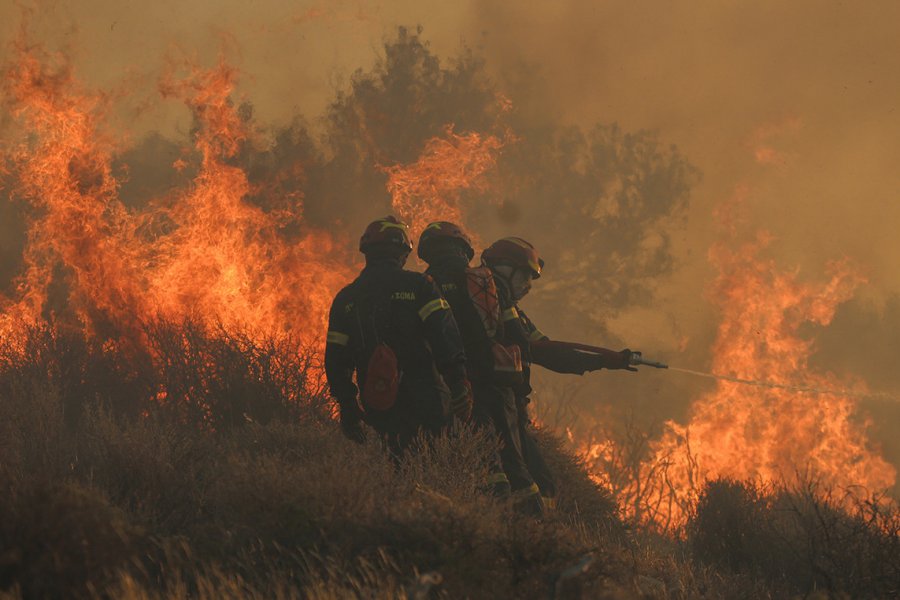 Πέθανε πυροσβέστης στο Γύθειο – Και τρίτος νεκρός στη μάχη με τις φλόγες - Η ανακοίνωση του Πυροσβεστικού Σώματος