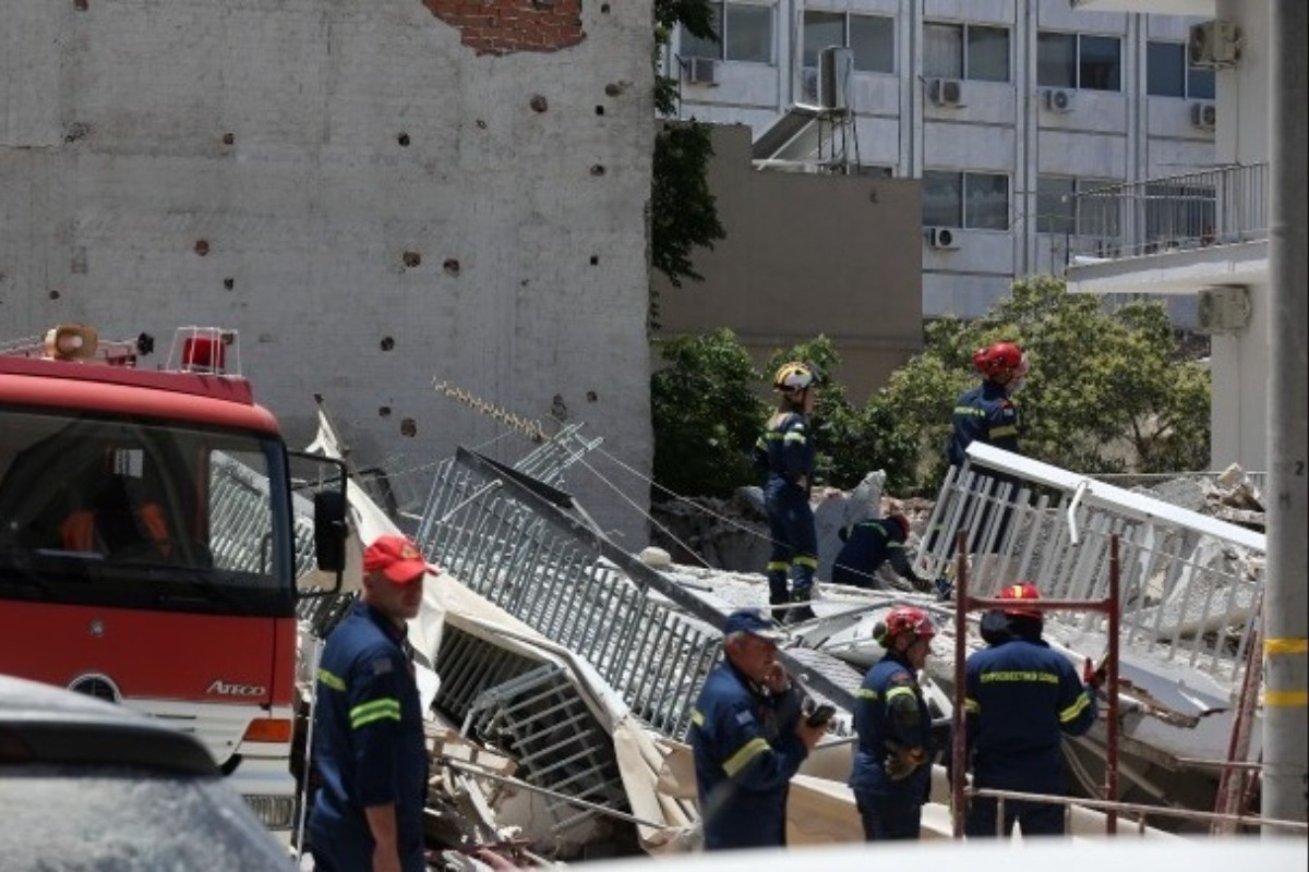 Εικόνες σοκ στα Πετράλωνα από κατάρρευση 4οροφης πολυκατοικίας