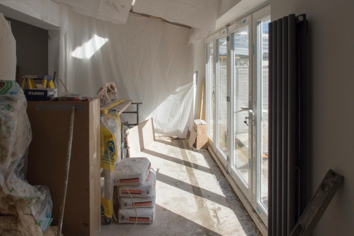 Ανακαίνιση σπιτιού με επιδότηση έως 90%: Πώς θα αλλάξετε πλακάκια, μπάνιο και κουζίνα