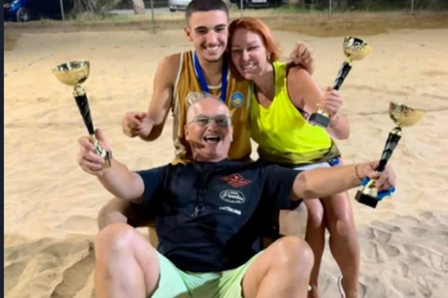 Η σπαρακτική ανάρτηση του πατέρα του 18χρονου στον Πύργο που έπεσε από το μπαλκόνι και σκοτώθηκε - «Ο κόσμος σκοτείνιασε»