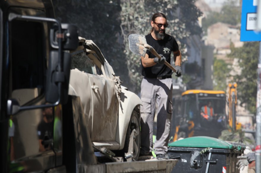 Πλάκα: Αγωνία για πέντε άτομα που αγνοούνται μετά την έκρηξη, ηλικιωμένο ζευγάρι έμενε στον δεύτερο όροφο του κτηρίου