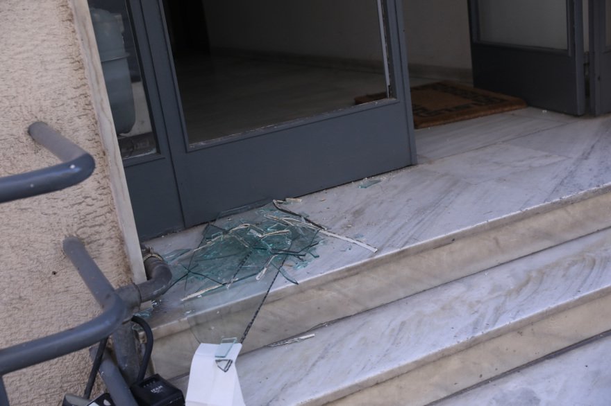 Πλάκα: Αγωνία για πέντε άτομα που αγνοούνται μετά την έκρηξη, ηλικιωμένο ζευγάρι έμενε στον δεύτερο όροφο του κτηρίου