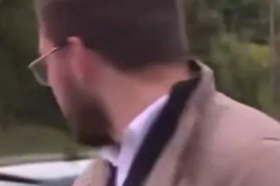 Πολωνία: ΙΧ παρέσυρε έφηβη με ηλεκτρικό πατίνι σε live μετάδοση - Ο οδηγός εξαφανίστηκε - Σοκ προκαλεί το βίντεο από τη σύγκρουση, με τον δημοσιογράφο να διακόπτει το ρεπορτάζ και να ζητά από τον οπερατέρ να καταγράψει την πινακίδα του δράσ