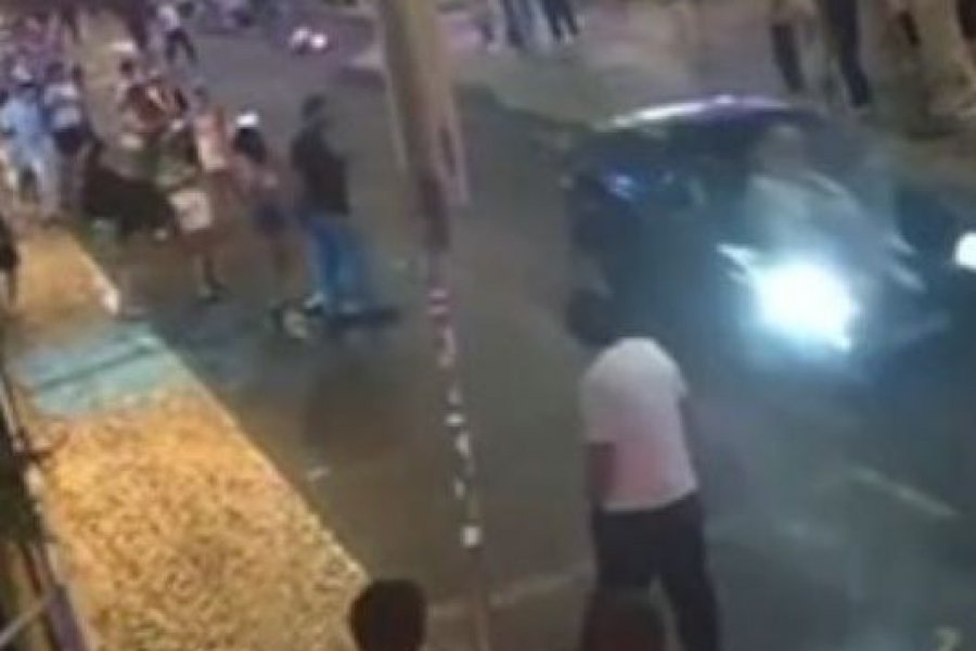 Πορτογαλία: Η στιγμή που μεθυσμένος οδηγός πέφτει πάνω σε πλήθος - 12 τραυματίες - Αυτοκίνητο έπεσε πάνω σε πεζούς στο παραθαλάσσιο θέρετρο στην περιοχή Αλγκάρβε