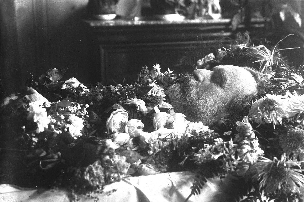 Τι ήταν τα «Δεύτερα Μάτια» και γιατί οι άνθρωποι του 19ου αιώνα φωτογράφιζαν τους νεκρούς τους;