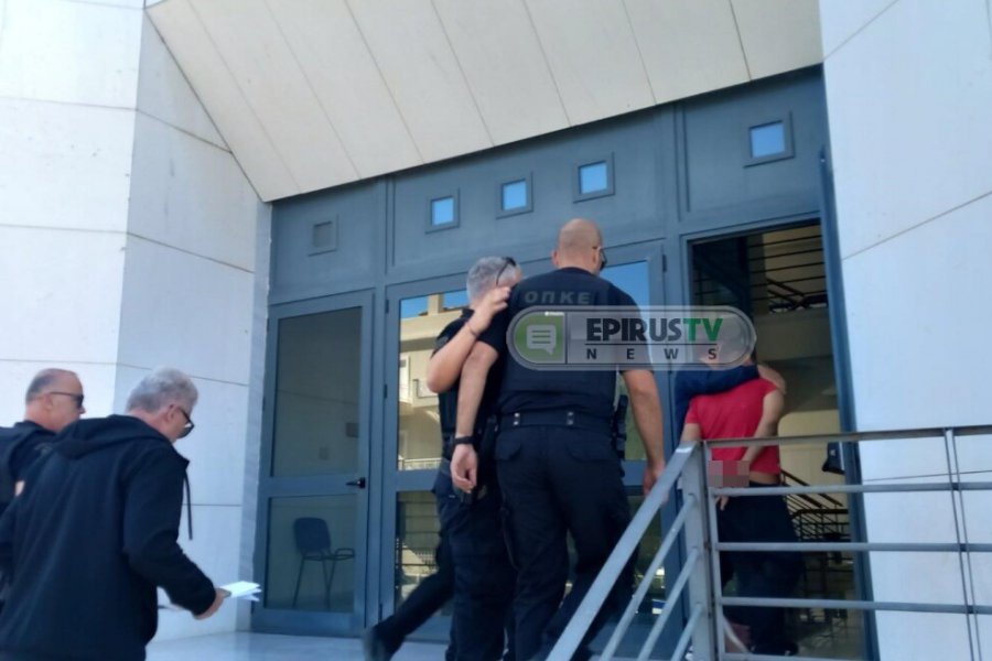 Προφυλακιστέος ο 27χρονος για τη δολοφονία της Πηνελόπης στην Ηγουμενίτσα - Σε βάρος του 27χρονου έχουν απαγγελθεί κατηγορίες για ανθρωποκτονία με δόλο, καθώς και για παραβάσεις της νομοθεσίας περί ενδοοικογενειακής βίας και ό