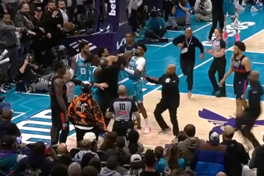 Αγριος καβγάς στο Χόρνετς ‑ Πίστονς με μπουνιές, σπρωξίματα και τέσσερις αποβολές