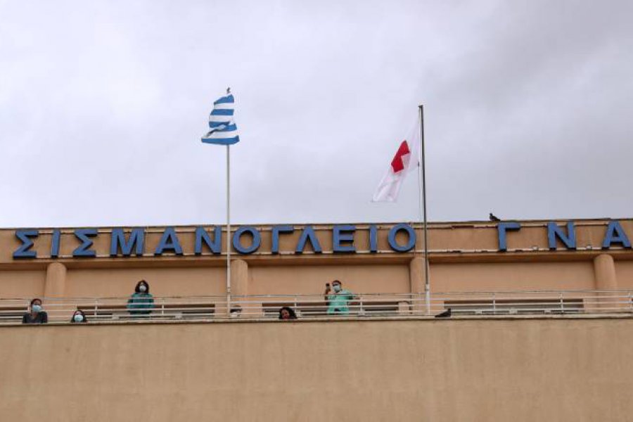 Πυρκαγιά τα ξημερώματα στο Σισμανόγλειο νοσοκομείο ‑ Με αναπνευστικά προβλήματα δύο ασθενείς