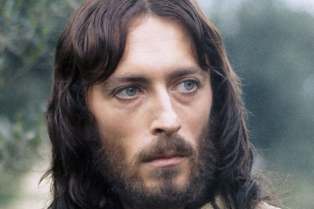 Σπάνια δημόσια εμφάνιση για τον «Ιησού από τη Ναζαρέτ» ‑ Δείτε πώς είναι σήμερα ο Ρόμπερτ Πάουελ