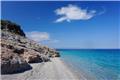 Λευκάδα: Βράχος αποκολλήθηκε και έπεσε στο κεφάλι γυναίκας